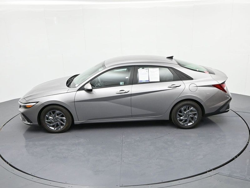 2024 Hyundai Elantra SEL IVT