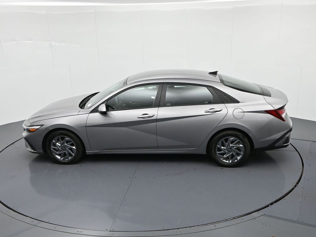 2024 Hyundai Elantra SEL IVT