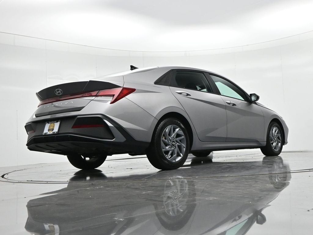 2024 Hyundai Elantra SEL IVT