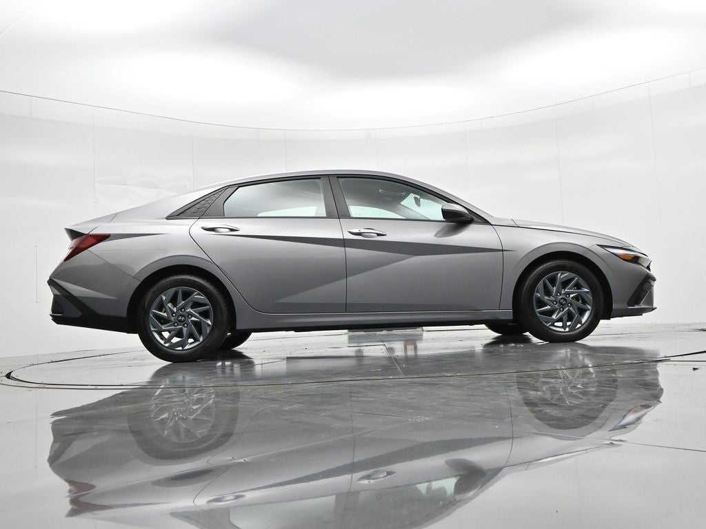 2024 Hyundai Elantra SEL IVT