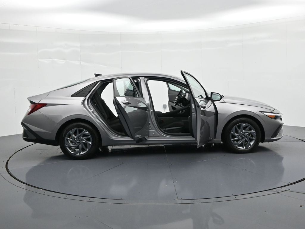 2024 Hyundai Elantra SEL IVT