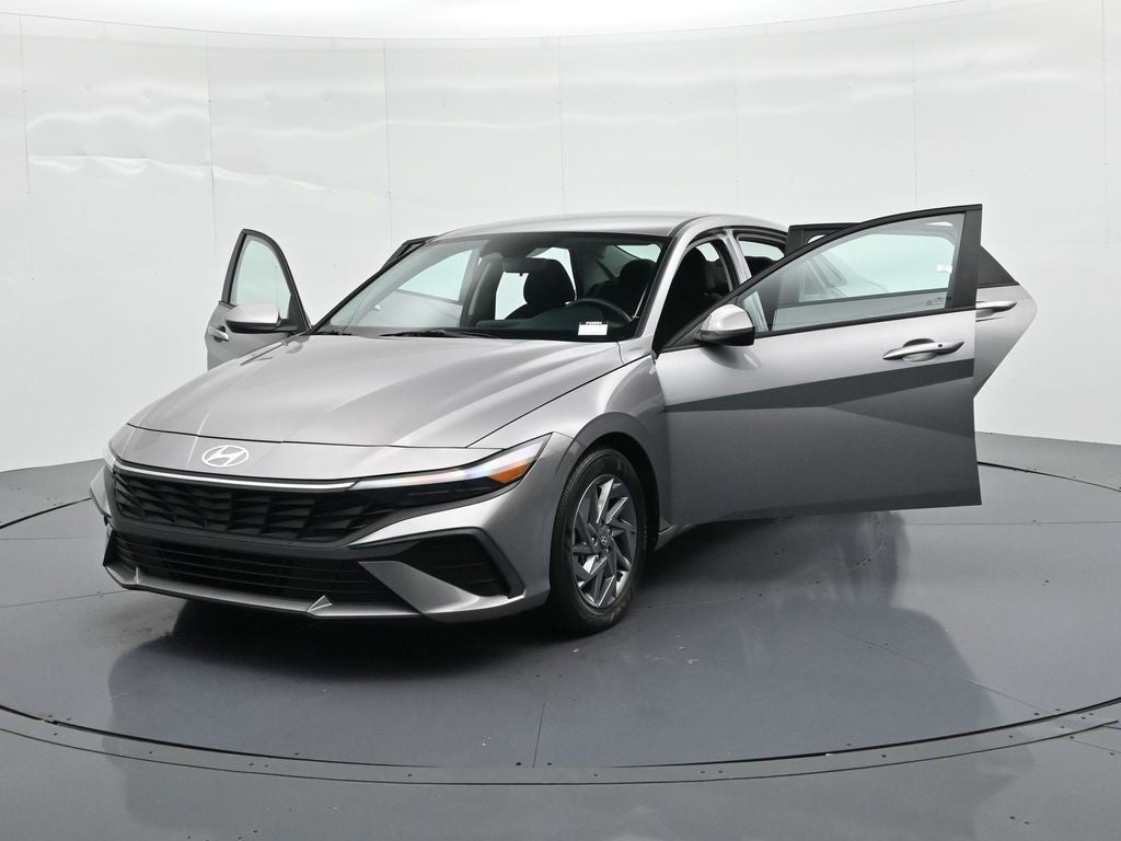 2024 Hyundai Elantra SEL IVT