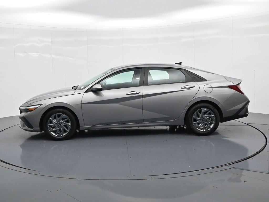 2024 Hyundai Elantra SEL IVT