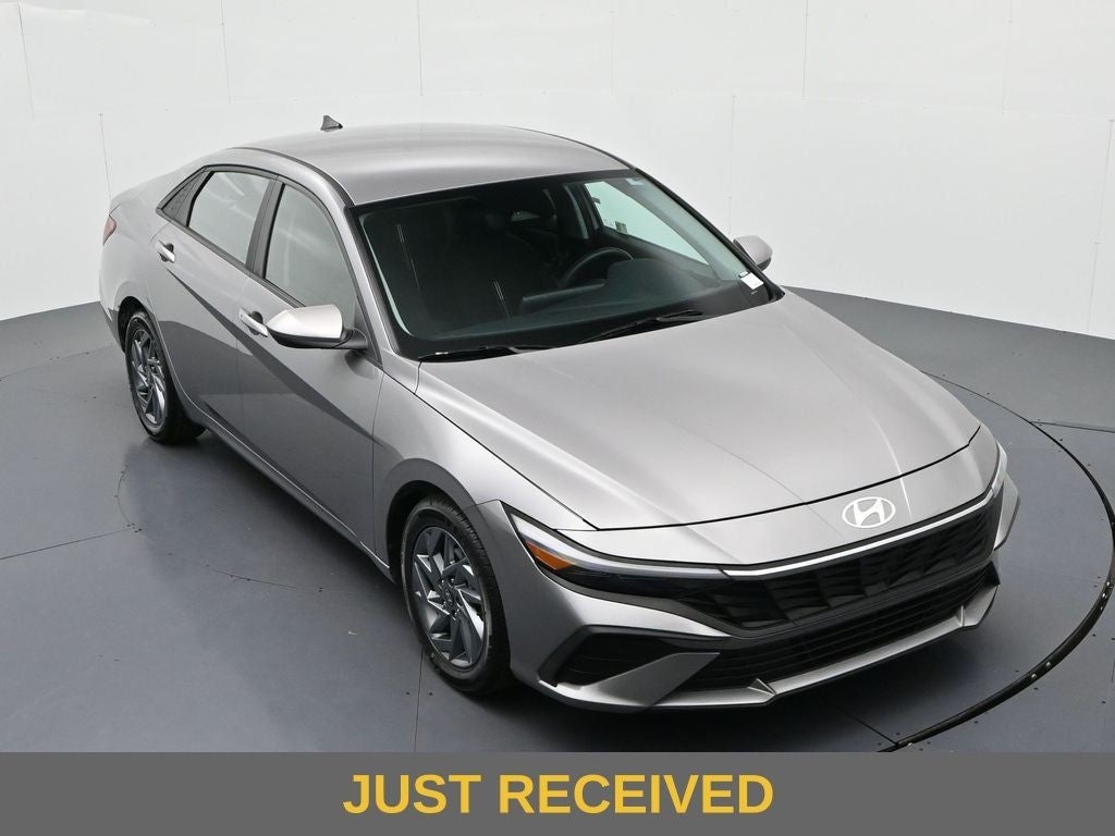 2024 Hyundai Elantra SEL IVT