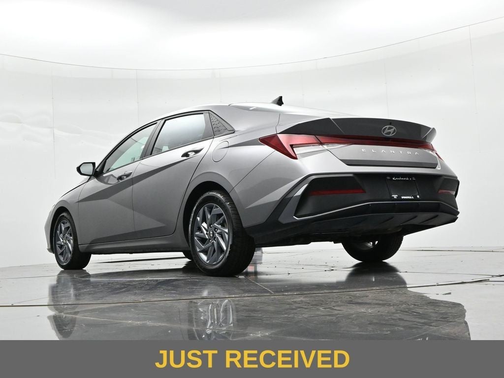 2024 Hyundai Elantra SEL IVT