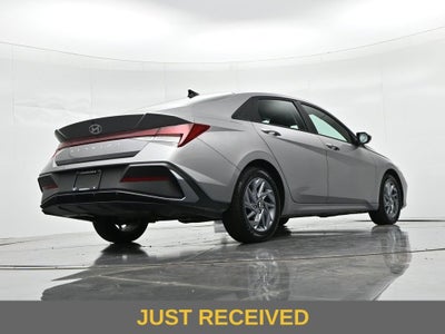 2024 Hyundai Elantra SEL IVT