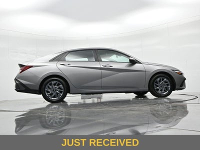 2024 Hyundai Elantra SEL IVT