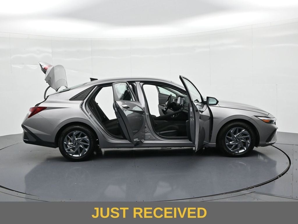2024 Hyundai Elantra SEL IVT