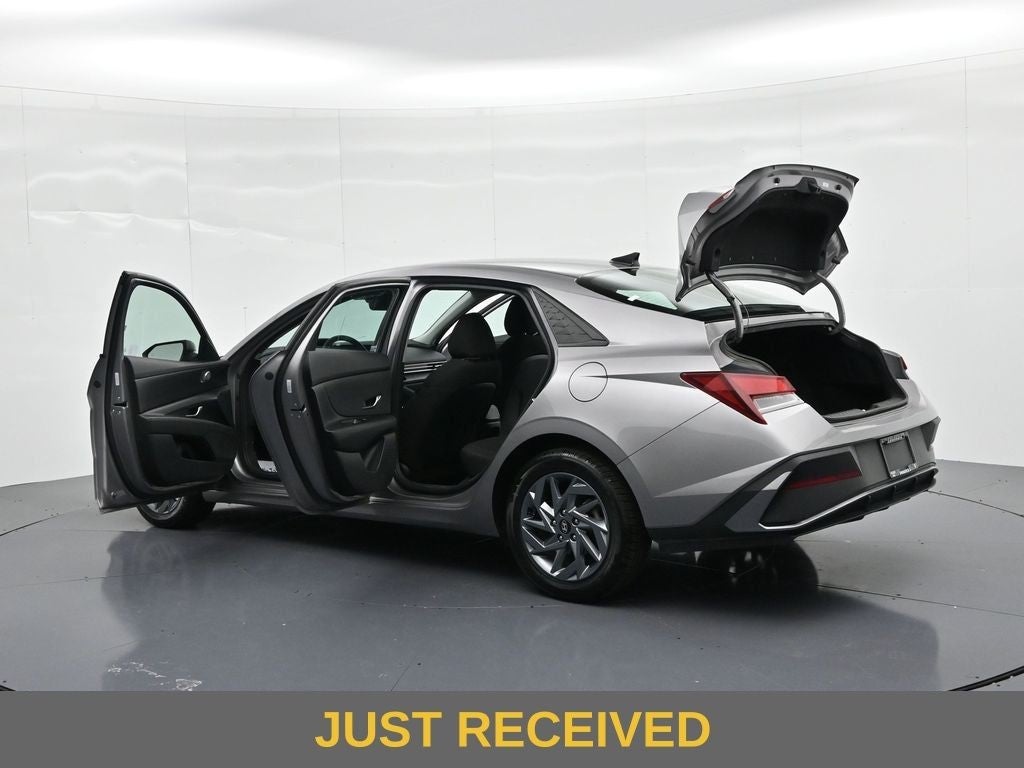 2024 Hyundai Elantra SEL IVT