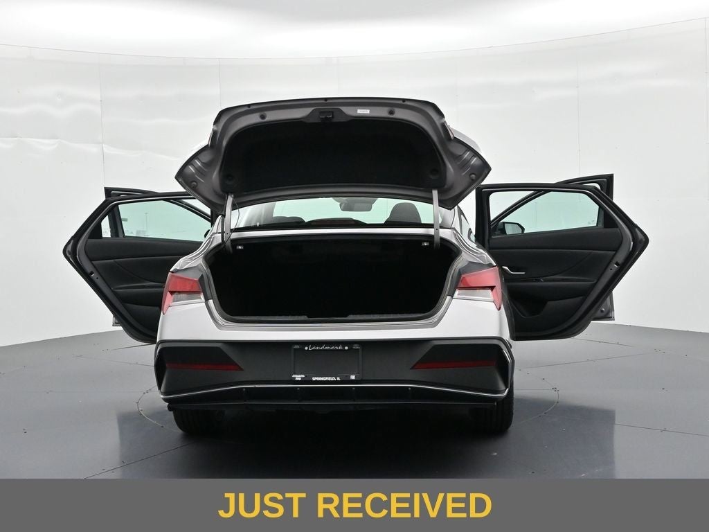 2024 Hyundai Elantra SEL IVT