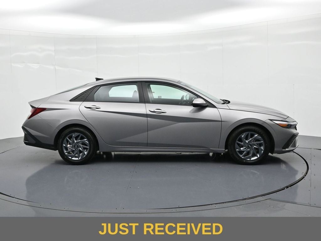 2024 Hyundai Elantra SEL IVT