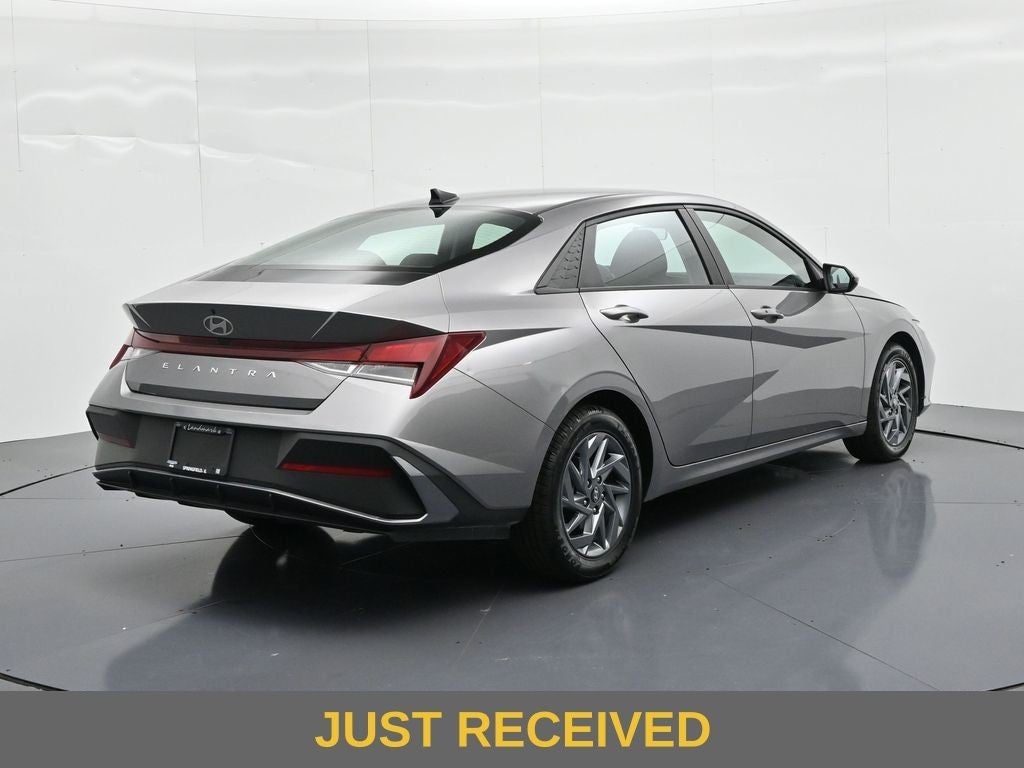 2024 Hyundai Elantra SEL IVT