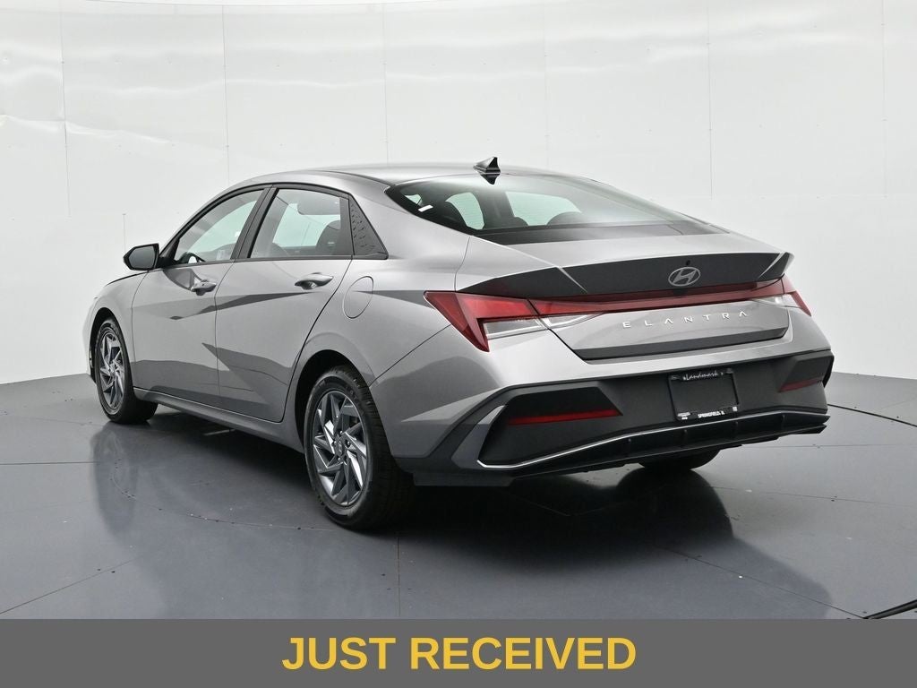 2024 Hyundai Elantra SEL IVT