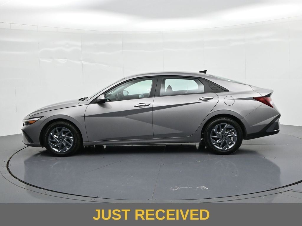 2024 Hyundai Elantra SEL IVT
