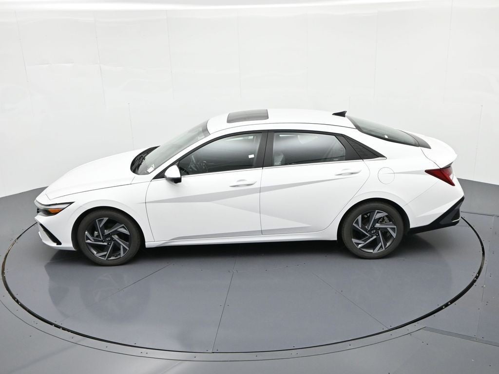 2024 Hyundai Elantra Limited IVT