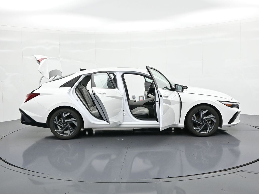 2024 Hyundai Elantra Limited IVT