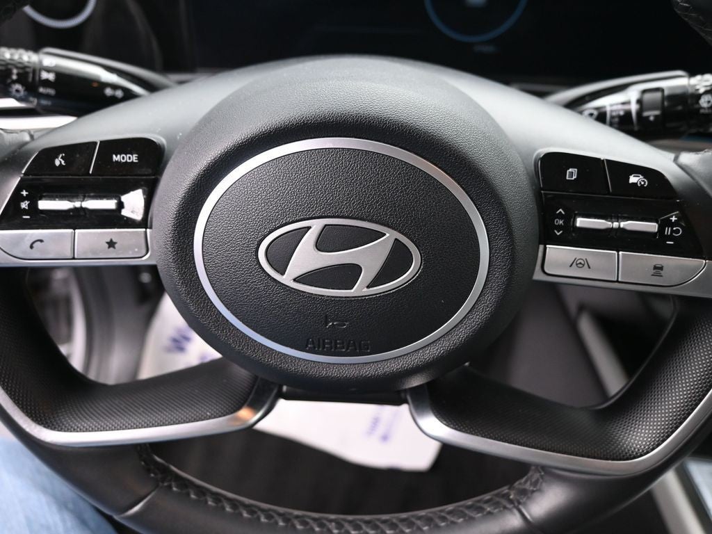 2024 Hyundai Elantra Limited IVT