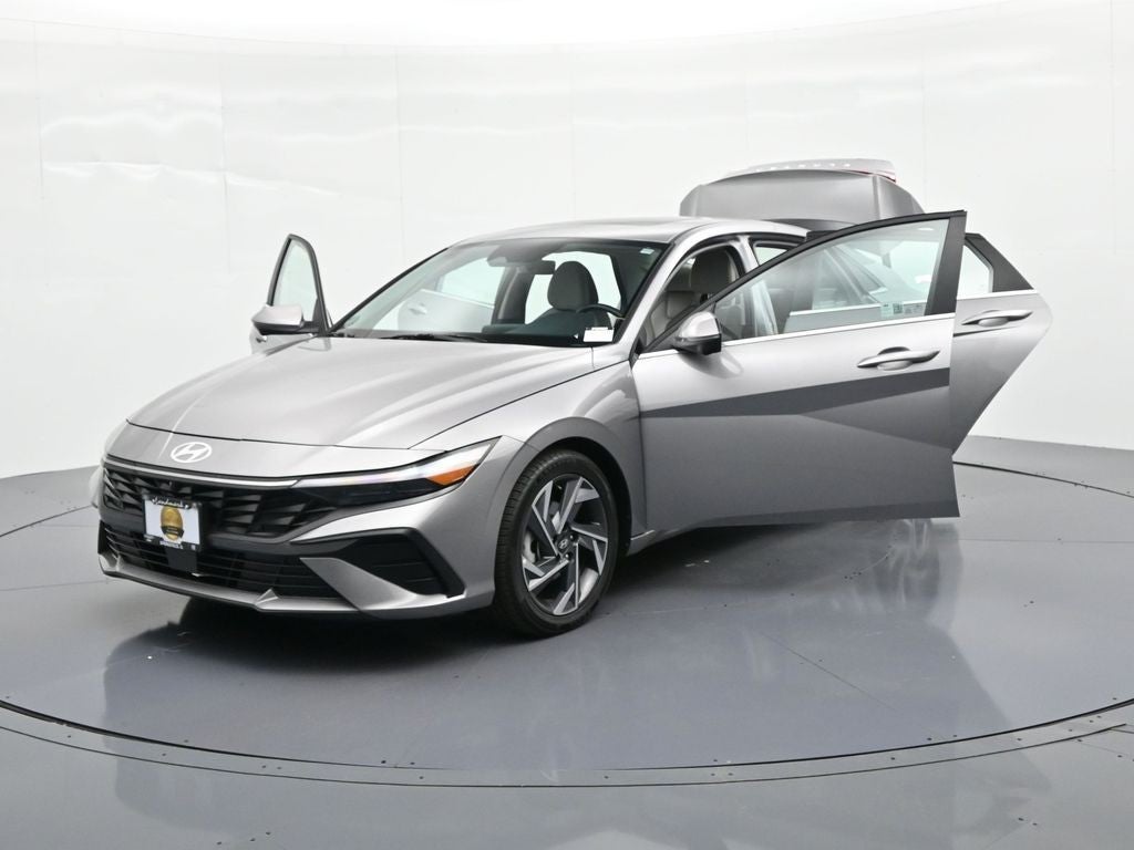 2024 Hyundai Elantra Limited IVT