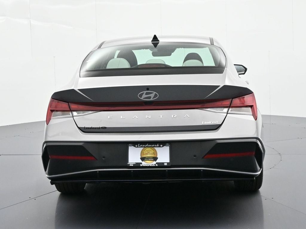 2024 Hyundai Elantra Limited IVT