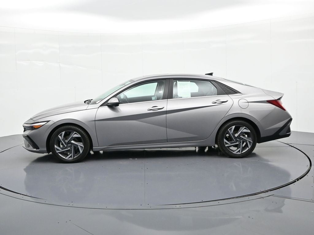 2024 Hyundai Elantra Limited IVT