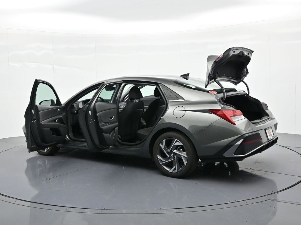 2025 Hyundai Elantra SEL Convenience IVT
