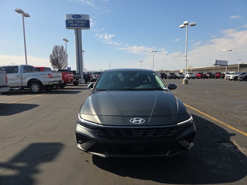 2025 Hyundai Elantra SEL Convenience IVT