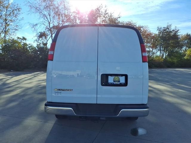 2025 Chevrolet Express Cargo WT