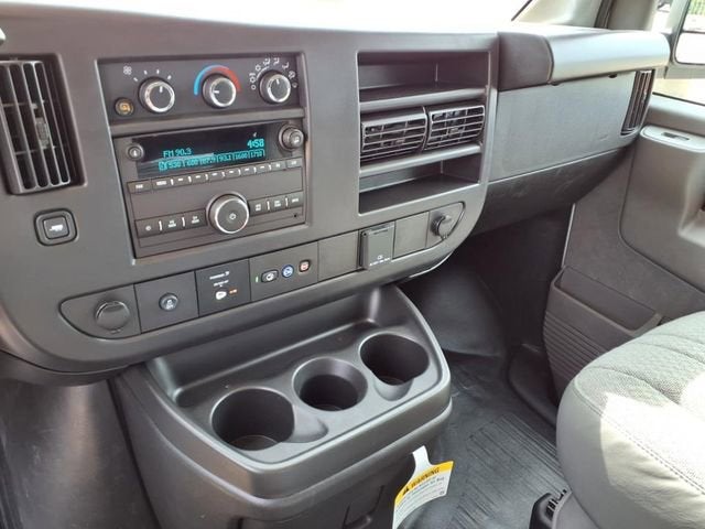 2025 Chevrolet Express Cargo WT