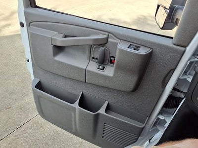 2025 Chevrolet Express Cutaway 3500 1WT