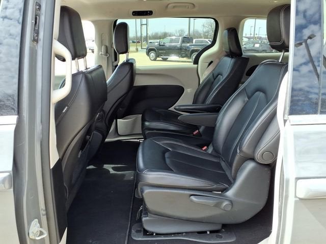 2023 Chrysler Pacifica Hybrid Touring L